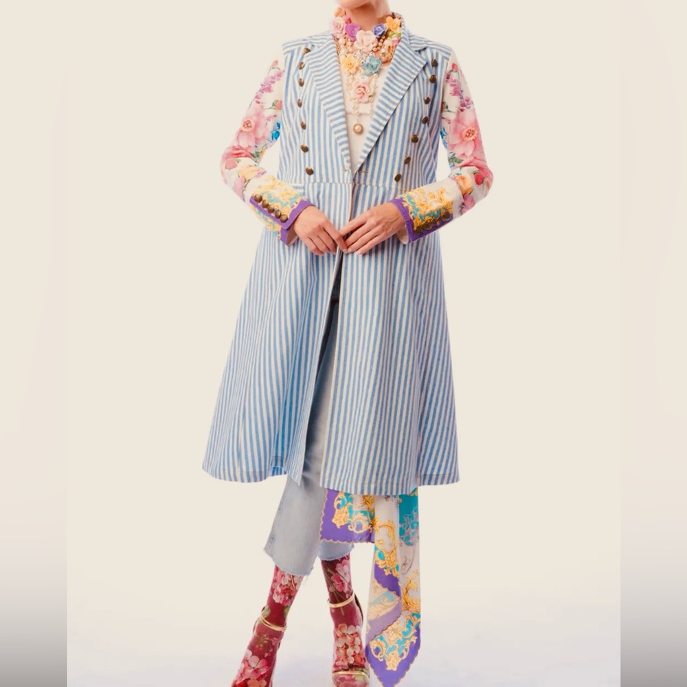 ARATTA BLUE STRIPE W/ FLORAL SLEEVECITY COAT 
SLEEVES L